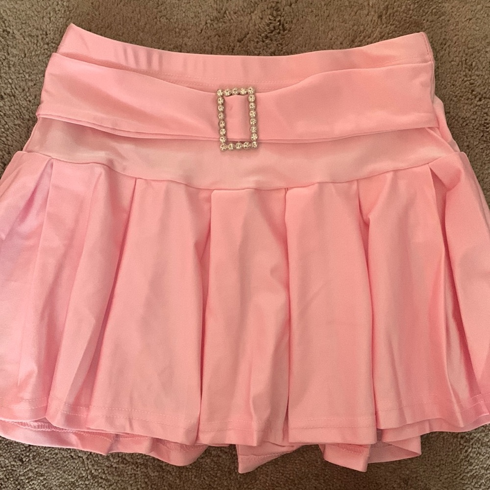 selling this supper cute short pink skirt with the bedazzled belt from shein